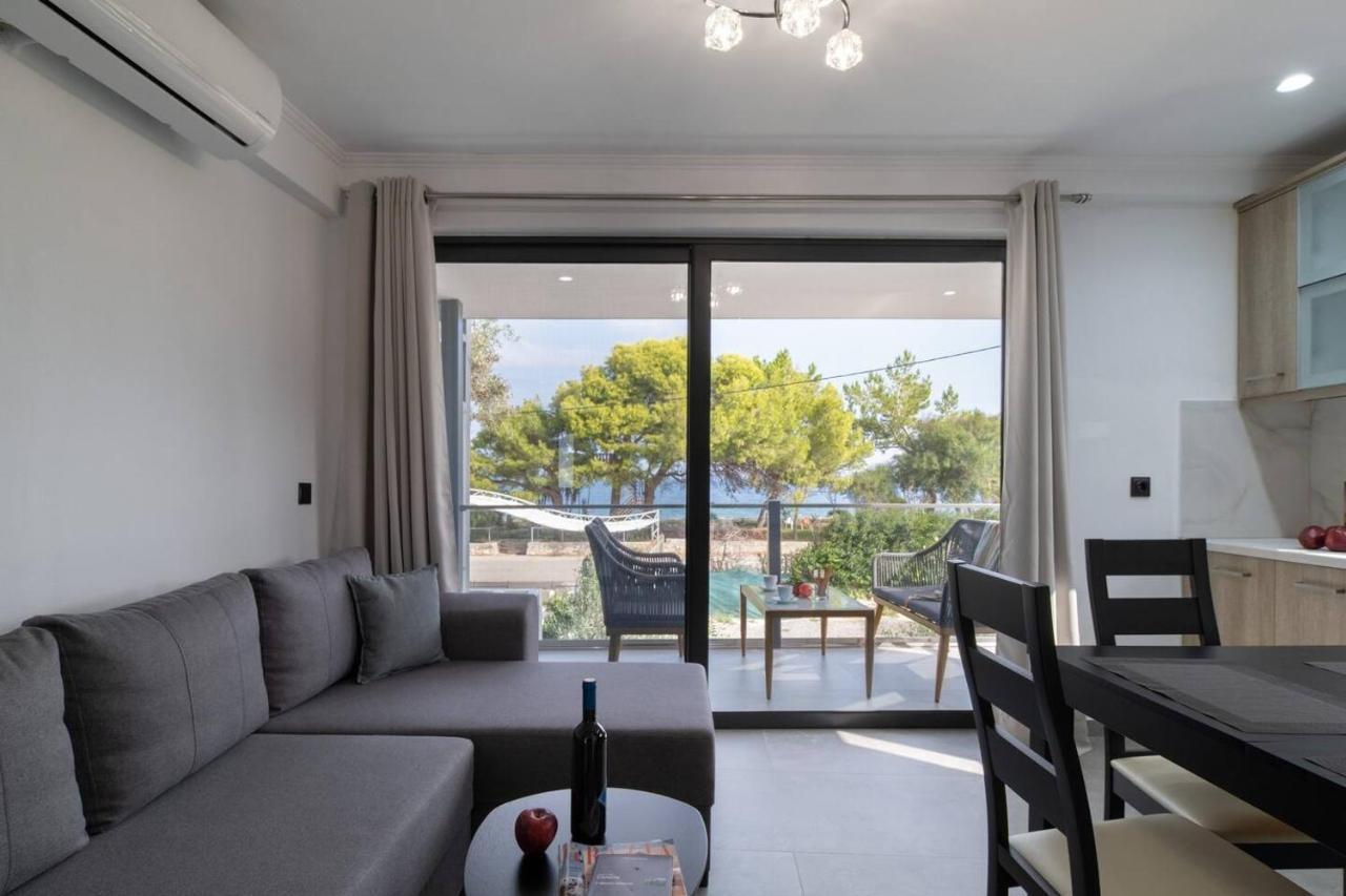 Villa On The Sea Agia Marina  Exterior foto